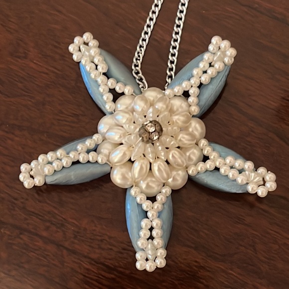 Jewelry - Unique vintage beaded faux pearl star pendant necklace